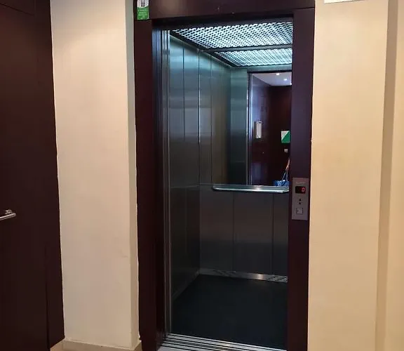 阳光阿波罗酒店 *